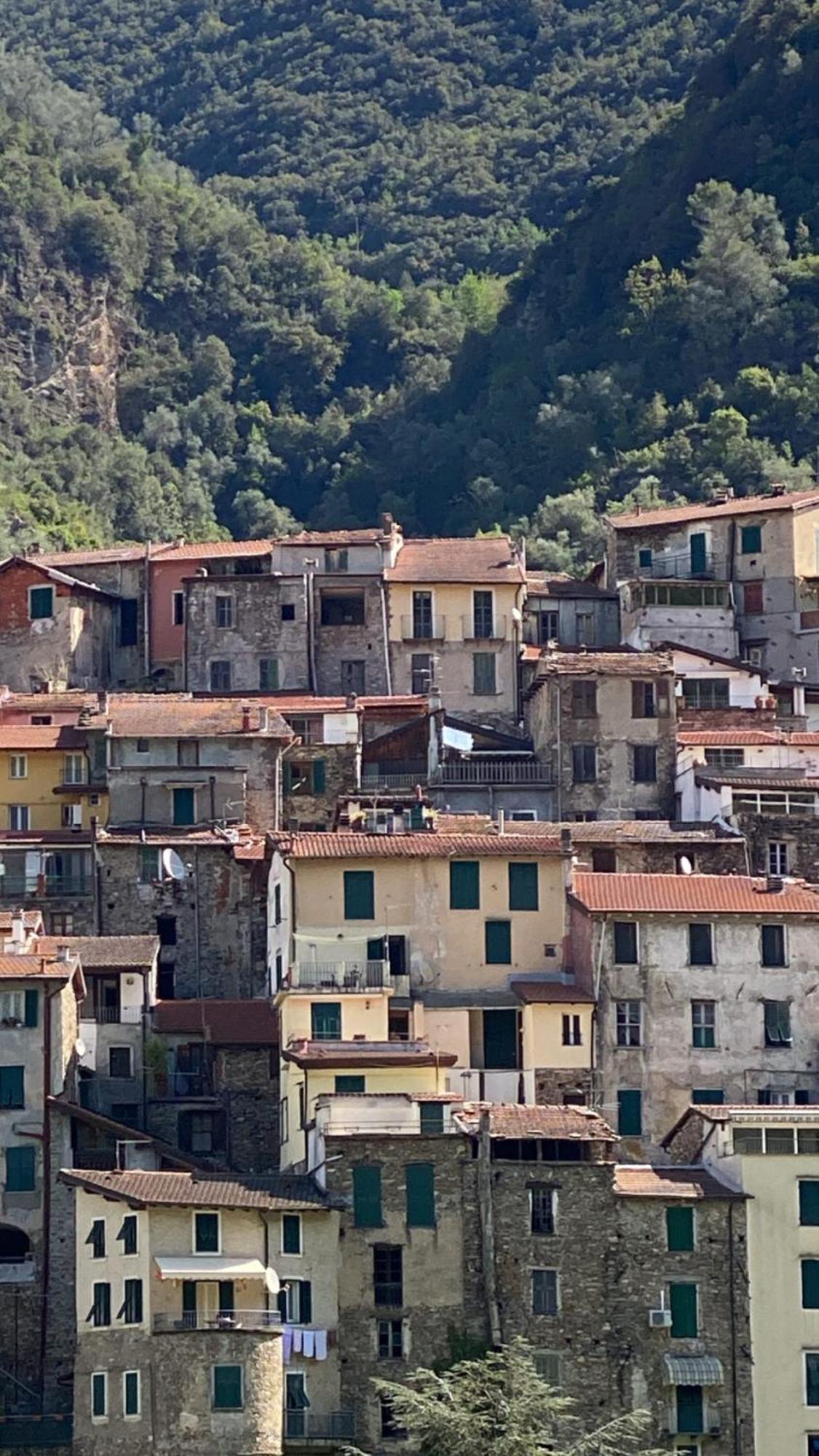 Iconic Italian Townhouse W Rooftop Terrace & Mountain View, Пинья Экстерьер фото